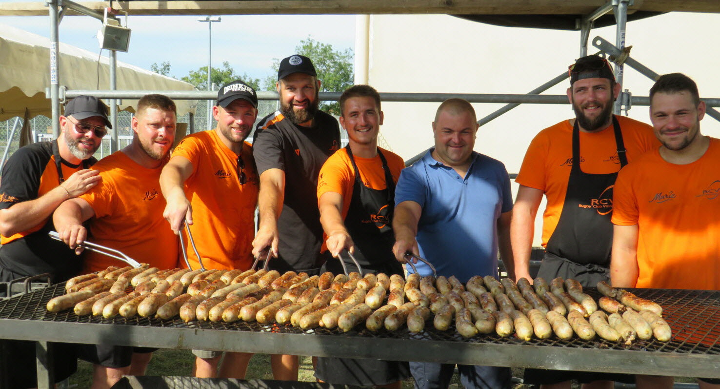 Grillades et brasero utilisés pour cuire les andouillettes.